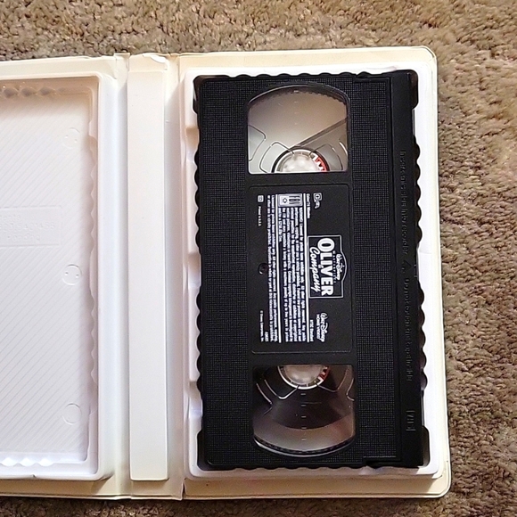 Disney Oliver & Company VHS - Picture 4 of 4